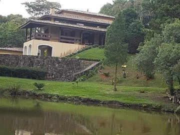 Chcara com lago em So roque